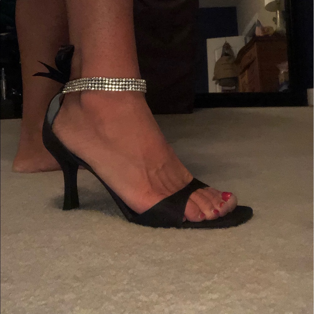 Nina Diamond Black Heels - Picture 2 of 6